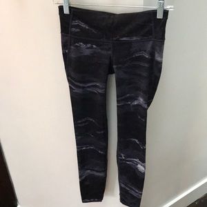 GapFit patterned leggings